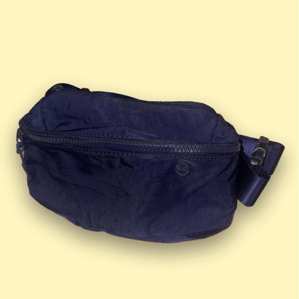 NWOT navy waist bag lots of pockets